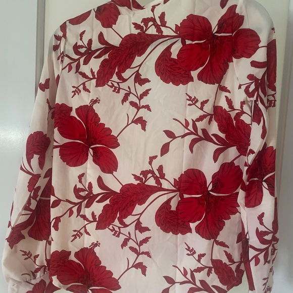 Fashion Nova red and white Floral Emotions top NWT - Picture 3 of 3